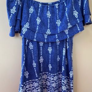 Signature Studio Cute Off the Shoulder Shirt